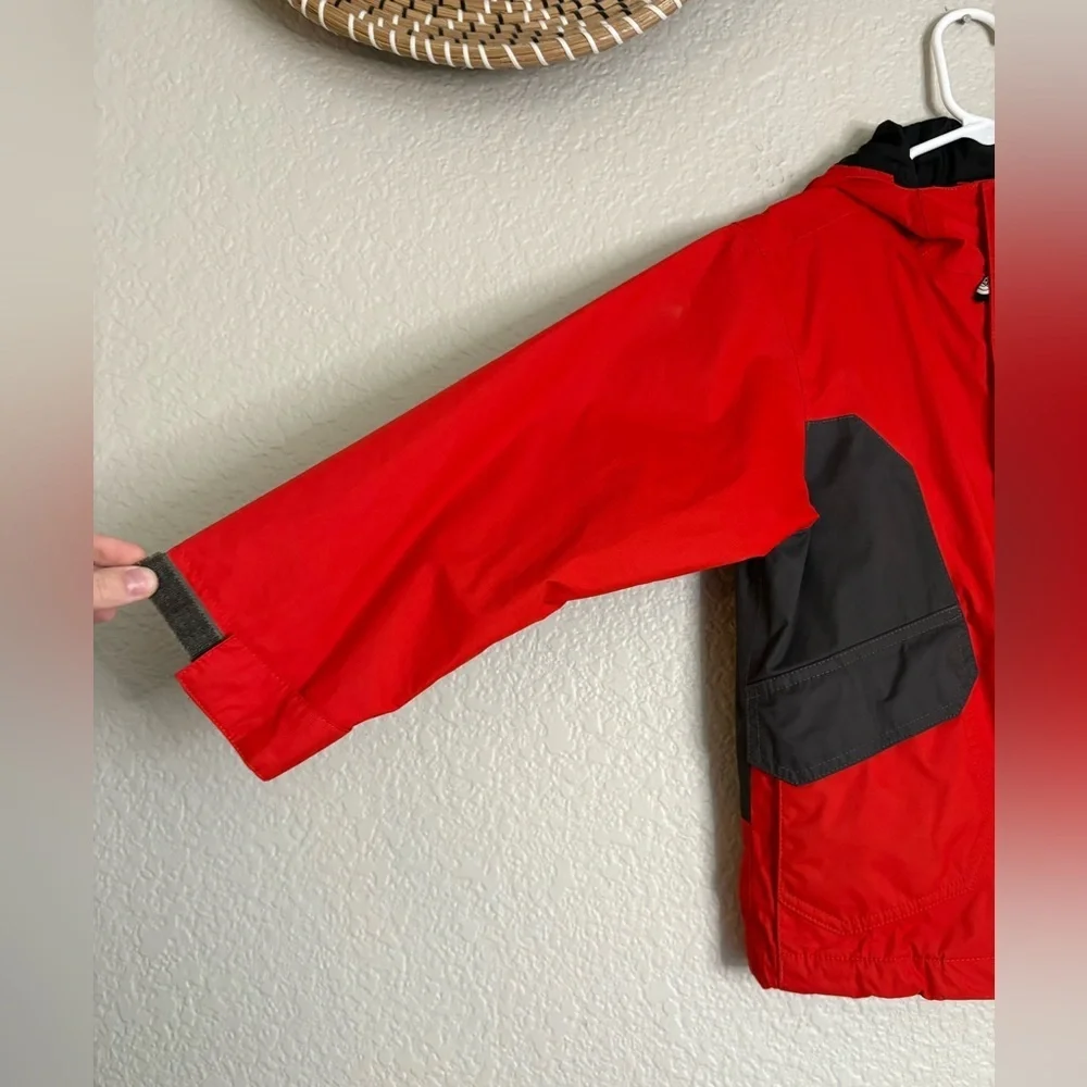 The North Face Boys Red Ski Jacket Hyvent Outer Layer Waterproof